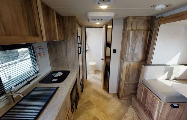 Beautiful Palomino RealLite  Great for a families!