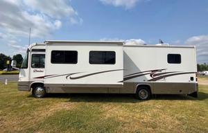2002 Coachmen RV Georgie Boy Landau 3402ds RV rental photo 4