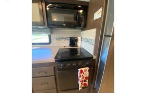2020 Thor Motor Coach Hurricane 34R RV rental photo 17