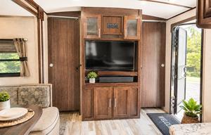 Surveyor 247BH Dog Friendly + Bunkhouse + Island
