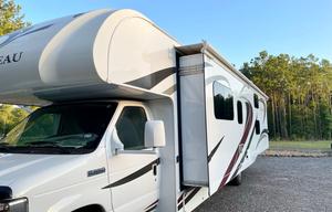 2016 Thor Motor Coach Chateau 31E Bunkhouse