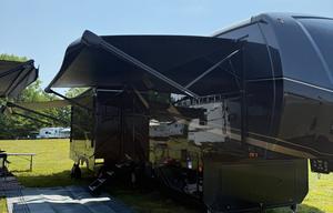 Pet Friendly 2026 Jayco Pinnacle *Delivery Only*