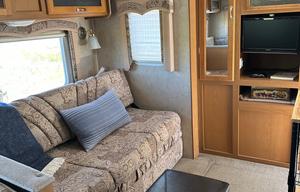 Large Camper - Vacation Ready/Full of Amenities