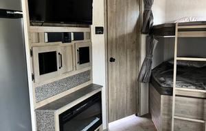 Amazing Bunkhouse, Outside Kitchen, Fireplace
