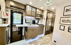 DeMonte—Luxury 4x4  Dynamax Isata 5 Extreme