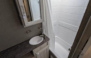Off-Grid Geo Pro Bunkhouse Lithium lightweight
