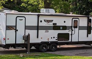2023 Wildwood x lite sleeps 10!!