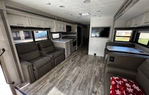 Easy-to-Drive ClassA w/ Surprising Amount of Room