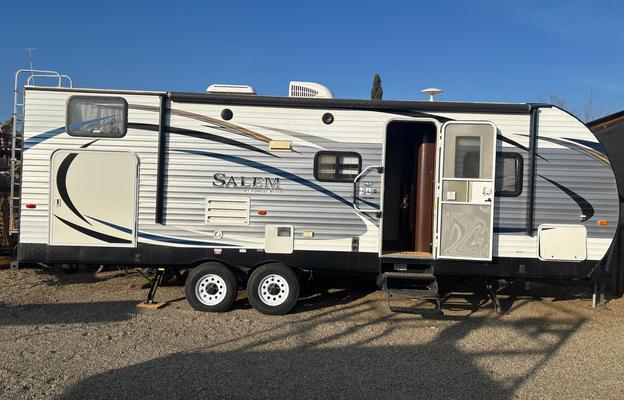 2015 Salem 26TBUD RV rental photo 1