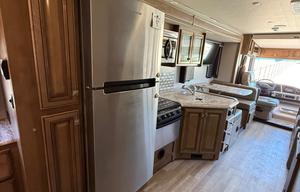 33 ft motorhome - sleeps 6