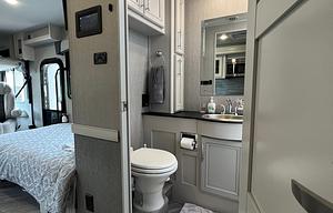 Relaxing Luxury RV Rental w/bunkhouse