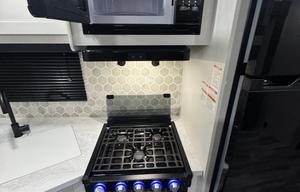 Fully Loaded NE Wisconsin Camper-Sleeps up to 10