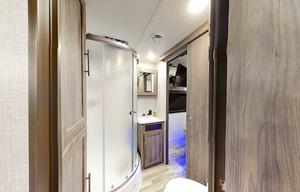 2022 CrossRoads Zinger 333D Travel Trailer 33'