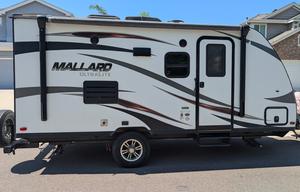 Easy to tow hard shell camper trailer for 5