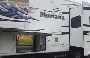 5th wheel, Montana, pet friendly & comfortable