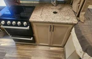 The Island Breeze Cruiser • Sleeps 6  • Thor Elite