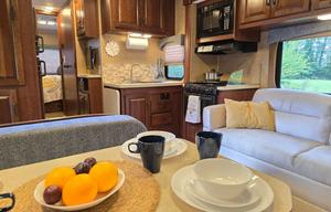 "Flora" is ready for Family Fun! 32ft Sunseeker