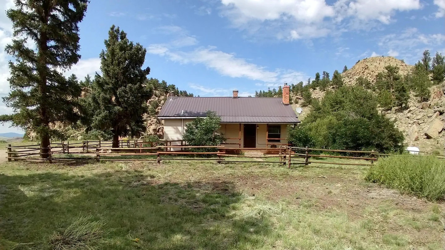 Upper Crossing Guard Station