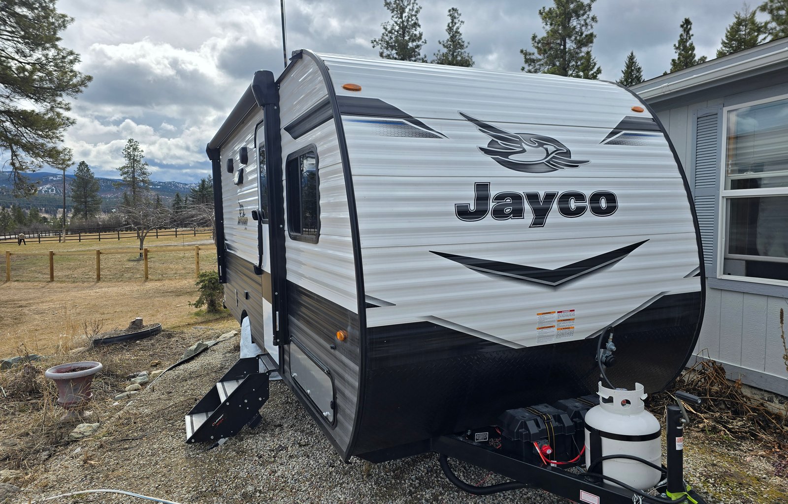 Family Camper Near Glacier  | 2024 Jayco SLX
