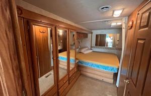 2002 Coachmen RV Georgie Boy Landau 3402ds RV rental photo 10