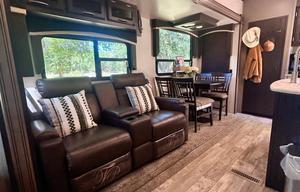 Modern 5th Wheel: Fireplace, Island & 2 Queens