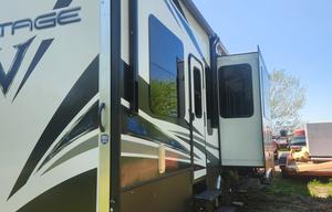 2018 Dutchmen RV Voltage V3605 RV rental photo 11