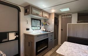 2024 Colm 2024 B17 RV rental photo 9