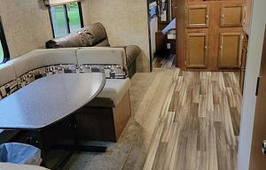 MoJo's 2018 Coachmen Freedom Express 29SE Sleeps 9