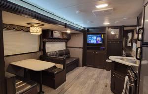 ★Full Size BUNKS★Private Queen Room★Exit 407