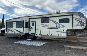 Glamping at its finest! Jayco Luxury sleeps 9!