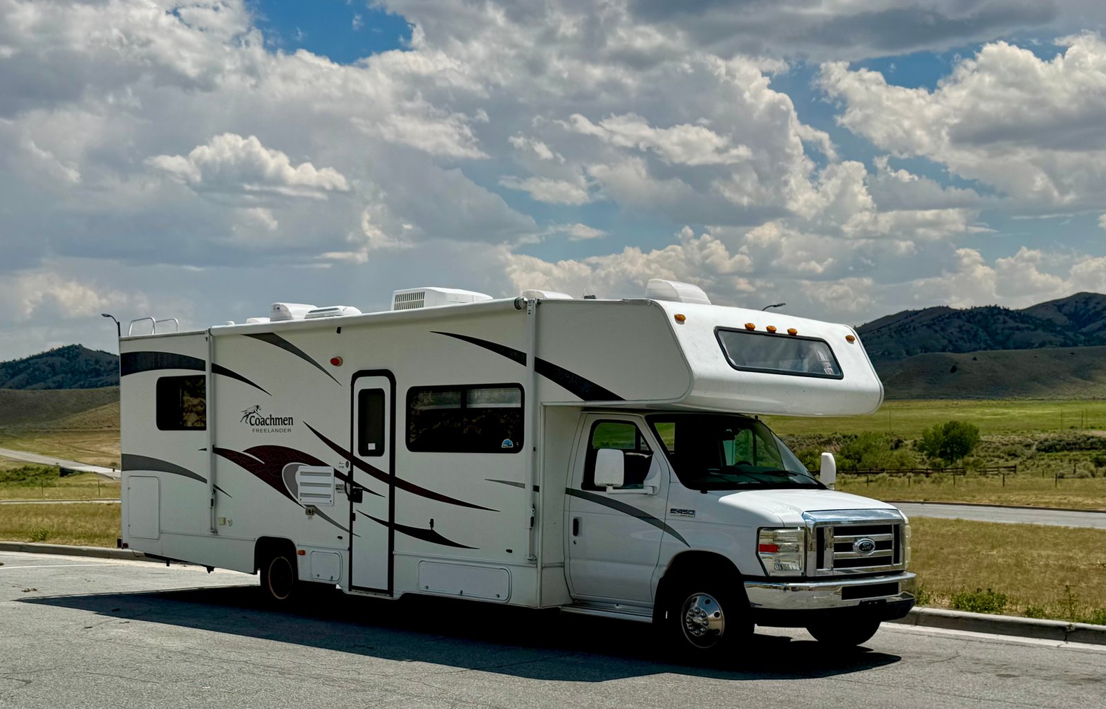 2010 Coachmen Freelander | Clean & Roomy Family RV