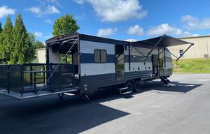 NEW 2021 Cherokee Grey Wolf 27RR with Patio!