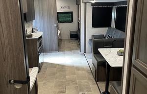2021 Kodiak Ultra-Lite 332BHSL Huge Bunkhouse