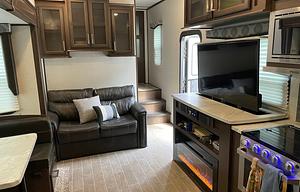 2021 Dutchmen Atlas "BUNK House" Fifth Wheel
