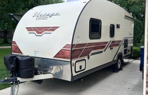 Camp in vintage luxury