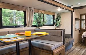 Sleeps Up to 10! Like New Inside & Out! (GWTX1816)