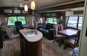 2016 Salem Hemisphere Lite 272RLIS RV rental photo 8