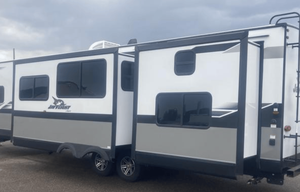 Large Bunkhouse w/King Bed & Outdoor Kitchen