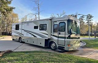 2005 Fleetwood RV Bounder 38N RV rental photo 1