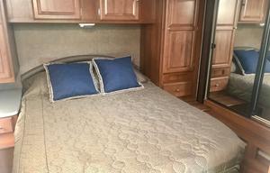 Coachmen RV Leprechaun 319DS Ford 450