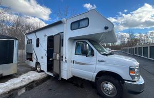 2019 Thor Majestic 23A Sleeps 6