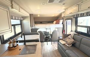Rare King Bed | Auto Leveling | Easy to Drive