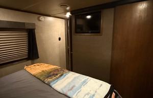 Steele’s Keystone Fuzion345 5thWheel Delivery only