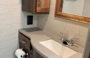 SKYLAR - 2020 Winnebago Outlook 31N 11704 PWI