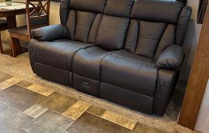 Clean and Comfortable 39’ Heartland Bighorn 3575EL