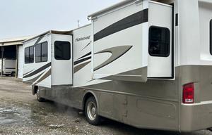 2010 Hurricane 34B RV rental photo 7