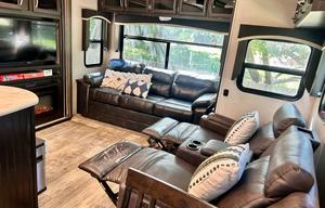 Modern 5th Wheel: Fireplace, Island & 2 Queens
