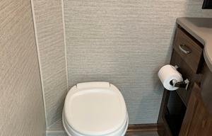 SKYLAR - 2020 Winnebago Outlook 31N 11704 PWI