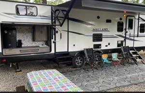 2022 Mallard 32 RV rental photo 6