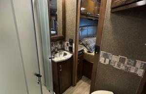 Luxury Super C RV – Sleeps 10 - Thor Magnitude